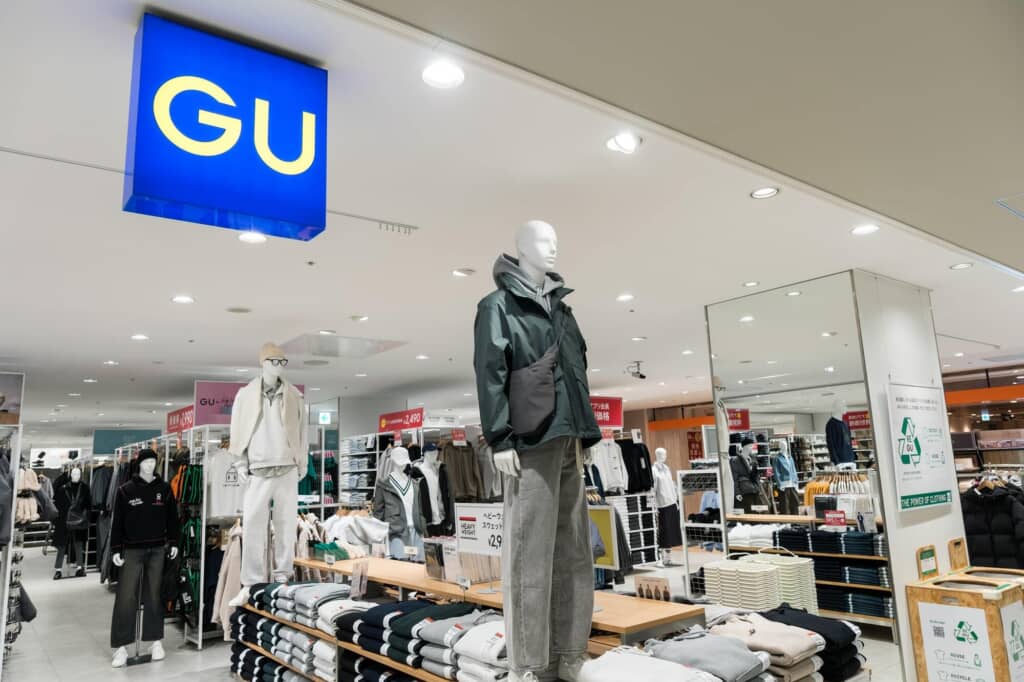 「1990円でこれはコスパ高すぎる」 GUのスニーカーが“この値段では驚異”だと高評価 「3足買った」「レザー風で高見え」「1日歩いても軽くて ...